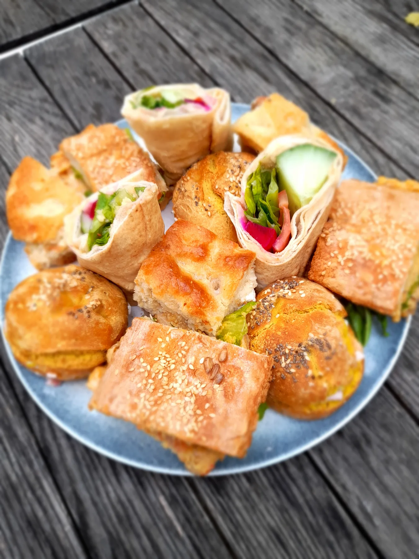Assortiment de sandwichs et bouchées préparé par Refresh